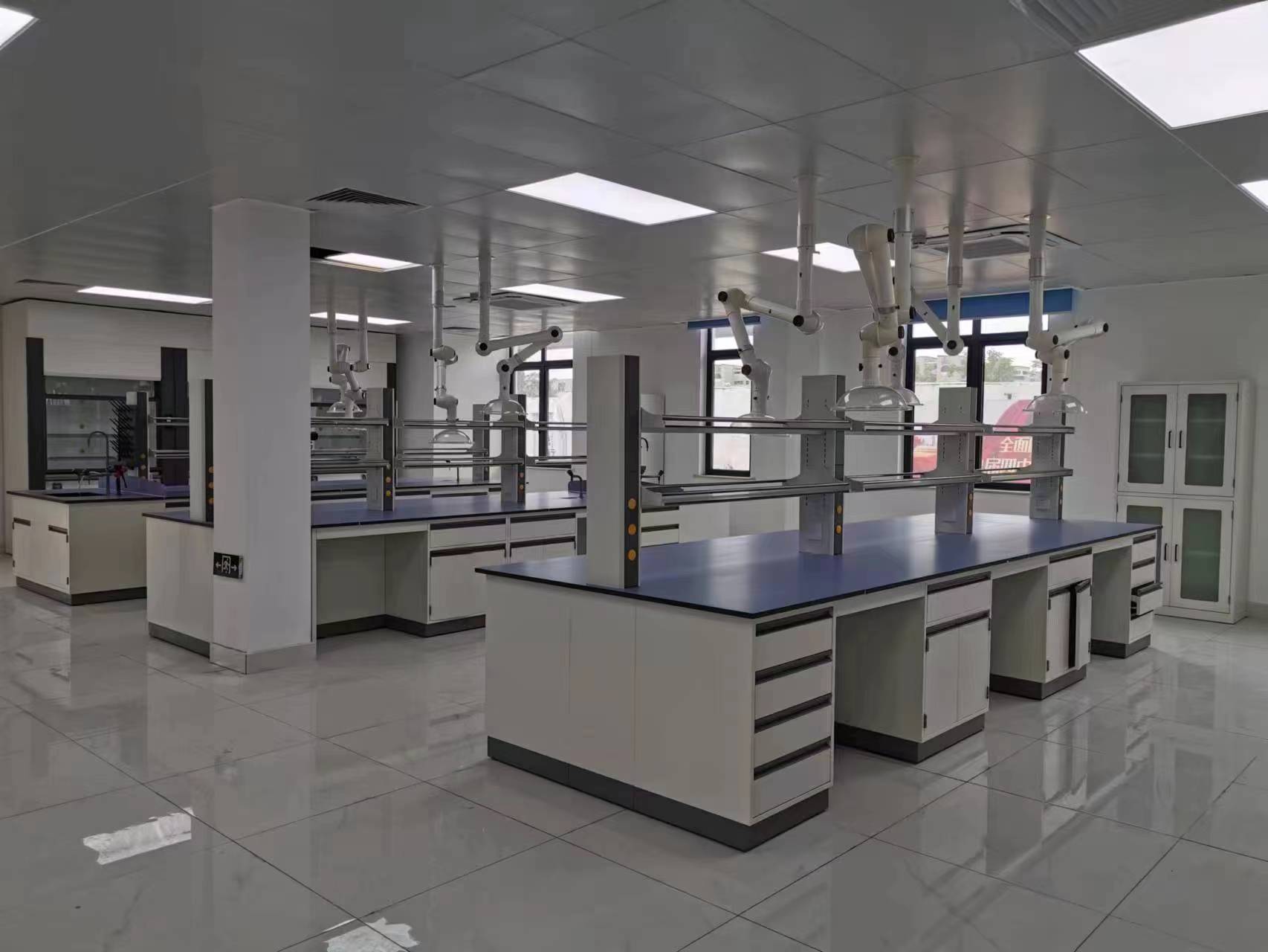 全钢实验台首显1.jpg